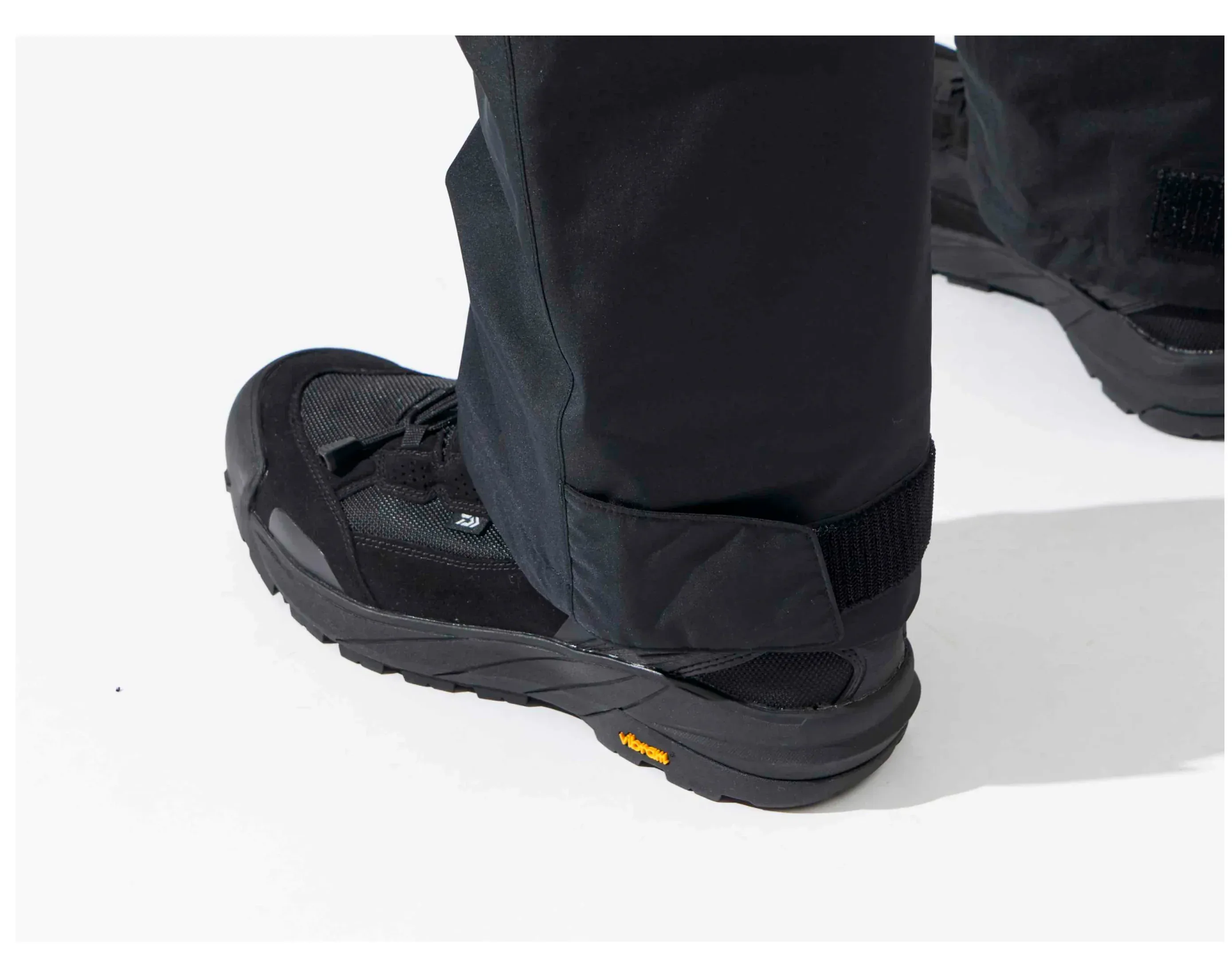 Daiwa Gore-Tex Winter Black värmedräkt - Image 4