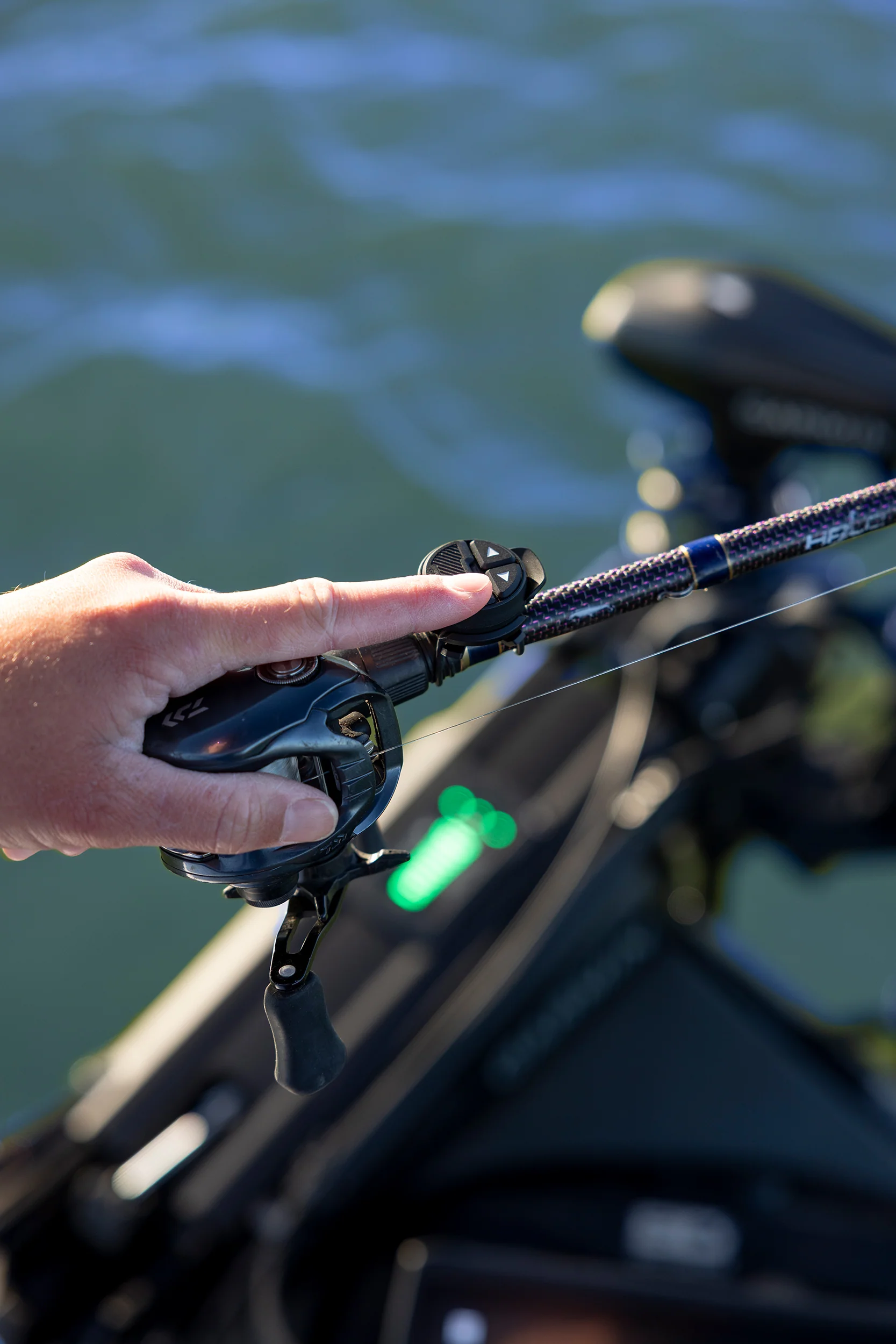Garmin Spy Pole 49" motoriserat givarfäste - Image 12
