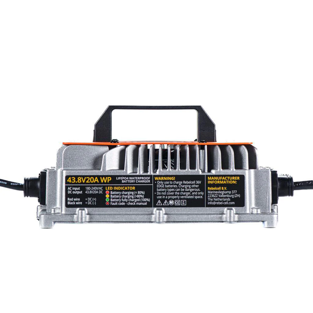Rebelcell 43,8V 20A vattentät LiFePO4 batteriladdare för 36V batterin - Image 4