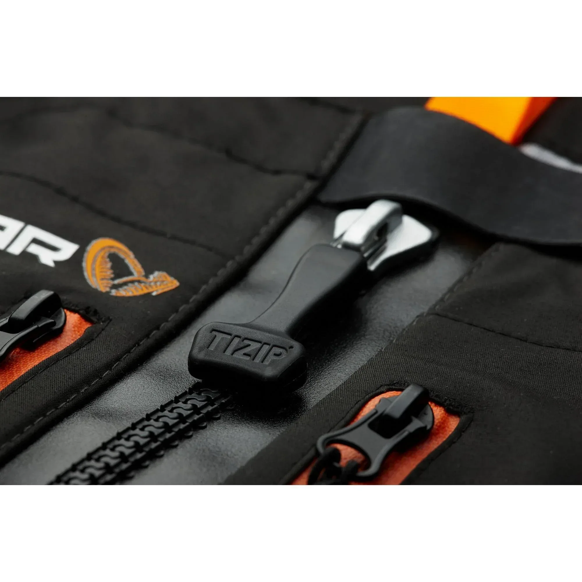 Savage Gear SG8 Chest Zip vadarbyxor - Image 5